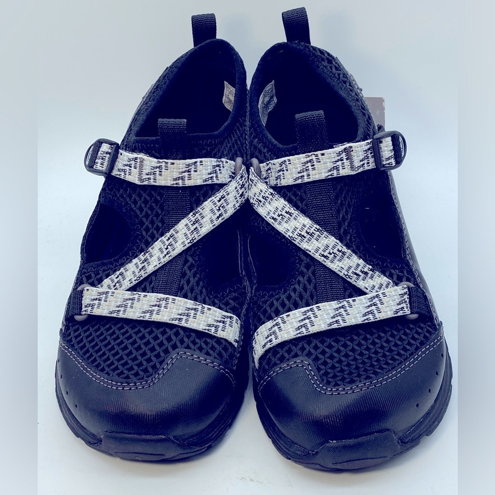 Chaco’s for Kids Odyssey/water/play shoes Sz 4 Black & White EUC